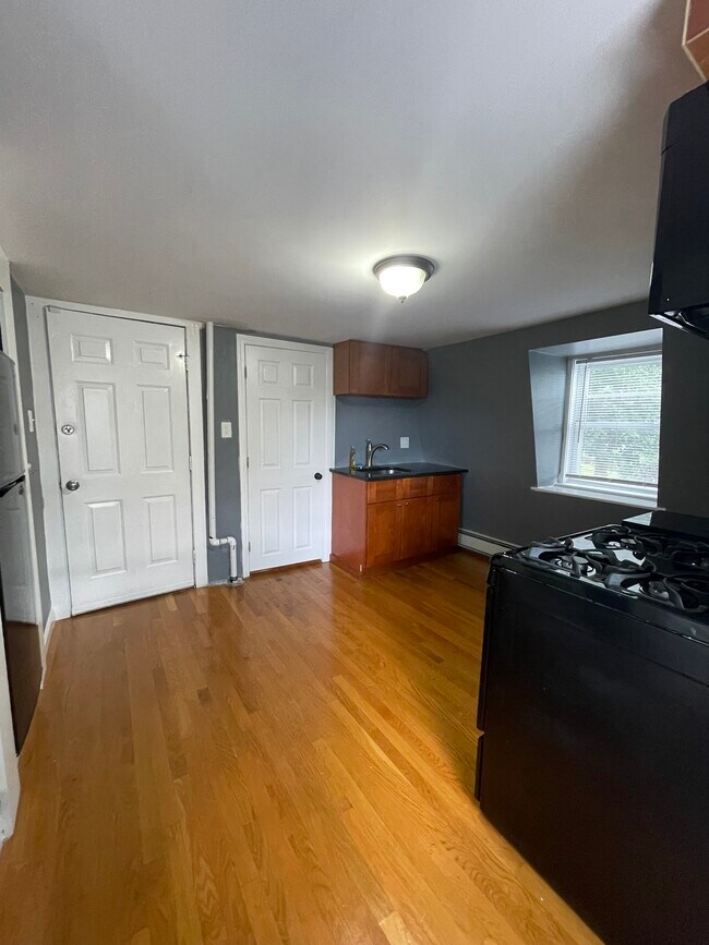 Building Photo - 62 Saint James St