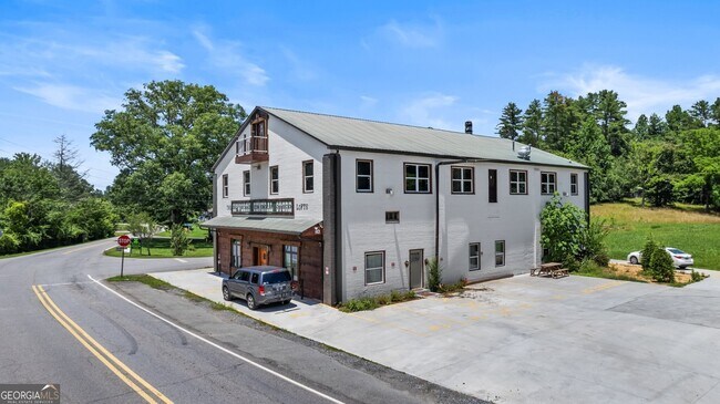 Building Photo - 610 Madola Rd