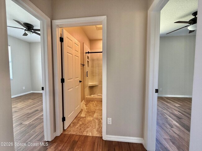 Building Photo - 1453 Santa Anna St SE