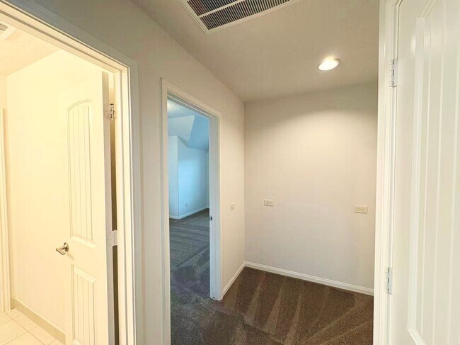 Building Photo - Water-deck 4 beds rental home in Missouri ...