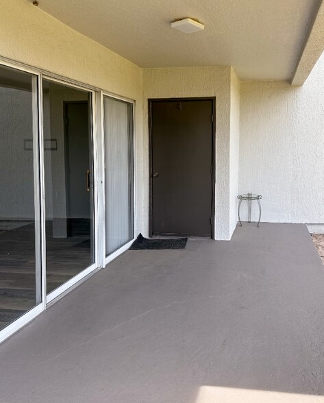 Building Photo - 14025 Fairway Island Dr