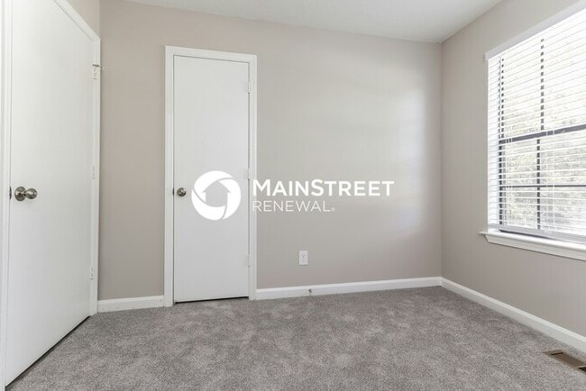 Building Photo - 3 Bedroom Pet-Friendly Home in Snellville, GA with Main Street Renewal