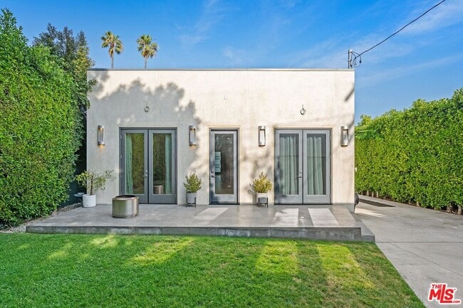 Building Photo - 429 N Lucerne Blvd