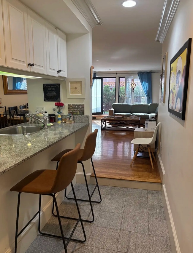 Building Photo - 331 Beacon St