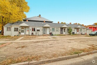 Building Photo - Bright Downtown Studio Apartment