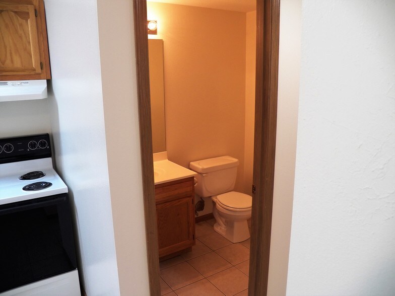 1/2 bath - 262 W Main St