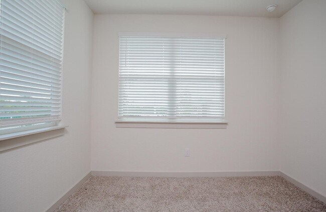 Building Photo - 10712 Deaton Ln