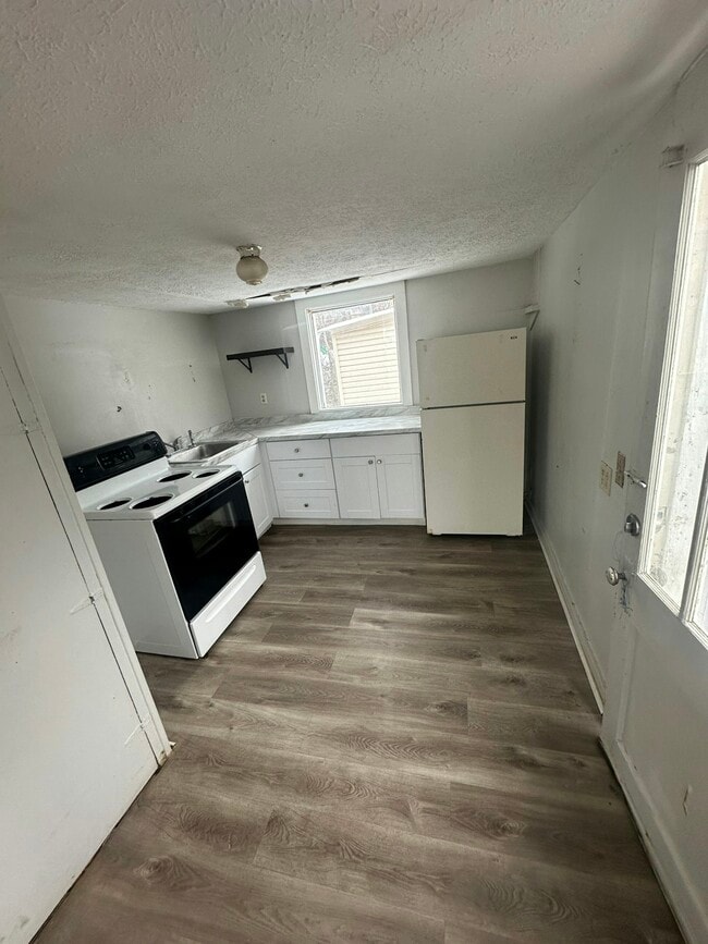 Building Photo - 841 Sevierville Rd