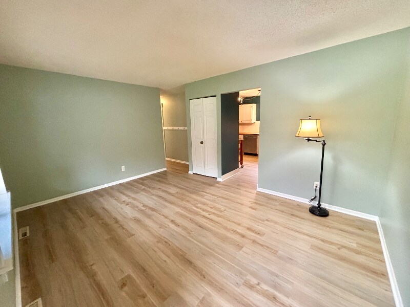 Building Photo - 1473 Greenbrier Dr