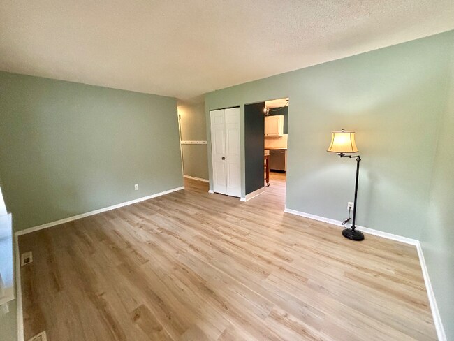Building Photo - 1473 Greenbrier Dr
