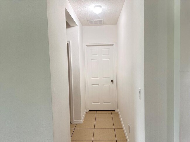 Building Photo - 477 Kestrel Dr