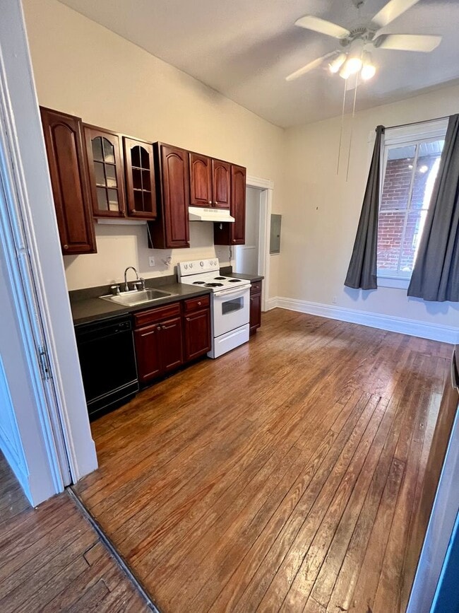 Building Photo - 212 W Main St