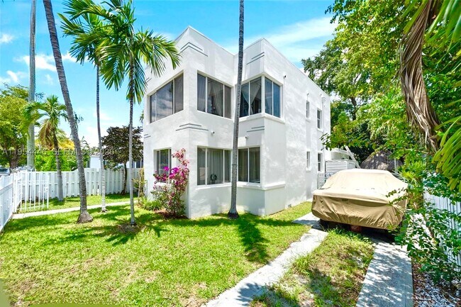 Building Photo - 555 NE 70th St