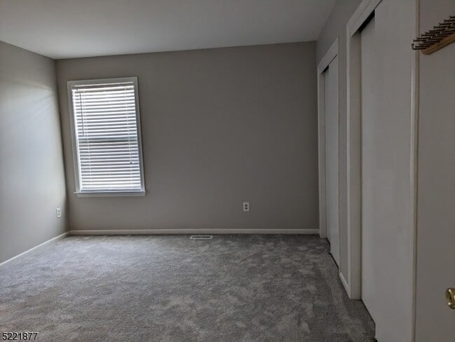 Building Photo - 604 Almond Ct