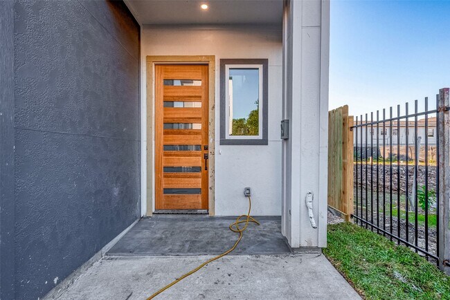 Building Photo - 6840 Del Rio St