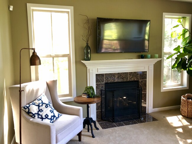 Building Photo - Gorgeous Bainbridge Estate available now.....