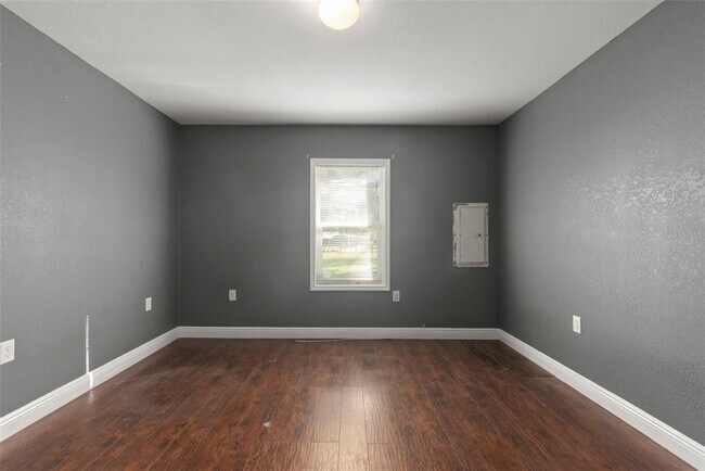 Building Photo - 3106 E Trapnell Rd
