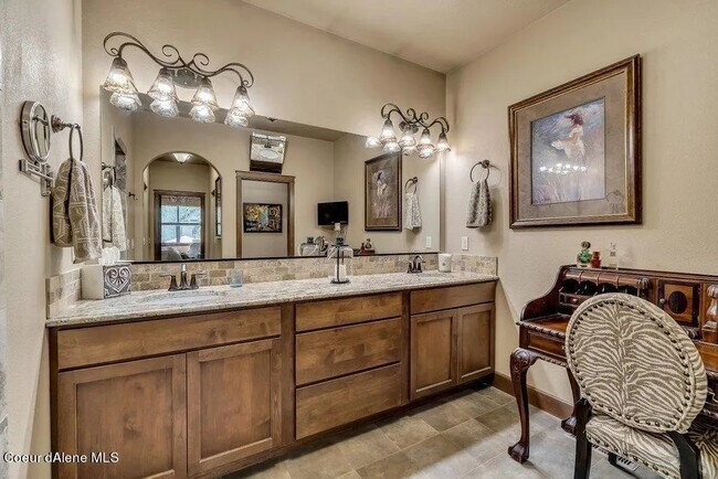 Building Photo - Pebble Creek