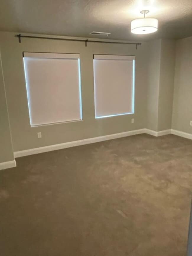 Building Photo - 4 Bedroom Condo With a Community Pool and ...