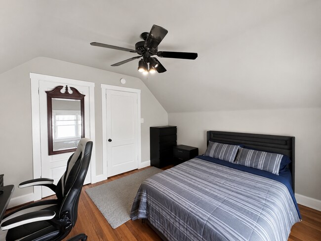 Building Photo - 6 Bed/2 Bath Mins. from UC Campus $600/pp ($3,600/mo)!