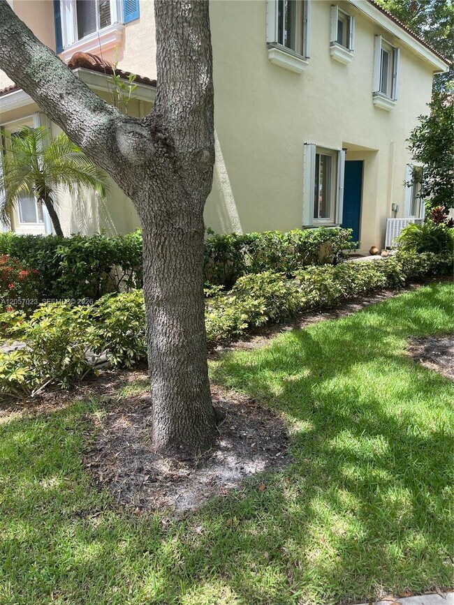 Building Photo - 2847 S Evergreen Cir