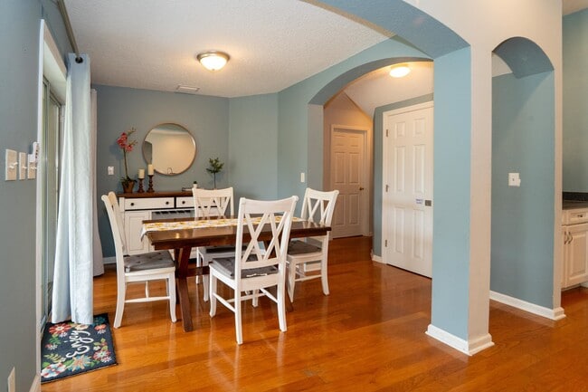 Building Photo - 109 Bilbao Dr