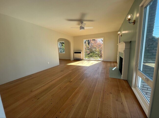 Building Photo - 5685 Jordan Ave