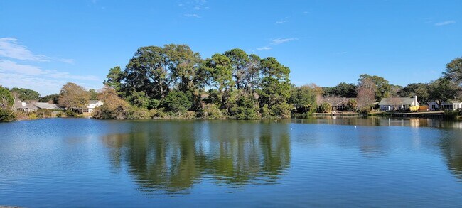 Building Photo - Three Bedroom Home in Bayview Farms - Jame...