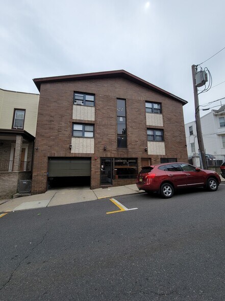 Building Photo - 17 68th St