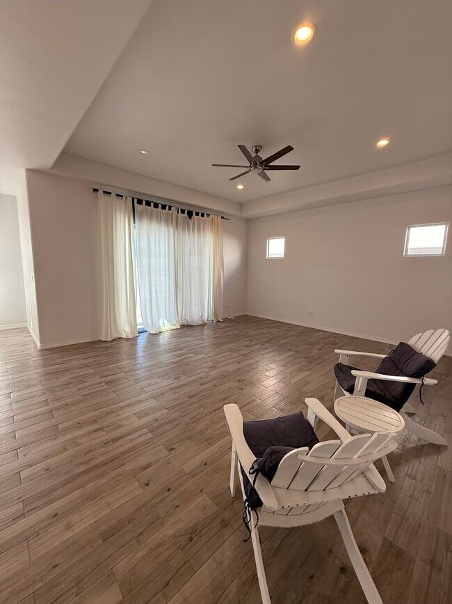 Building Photo - Beautiful home in Sonoma Springs! 4bed, 2.5 baths