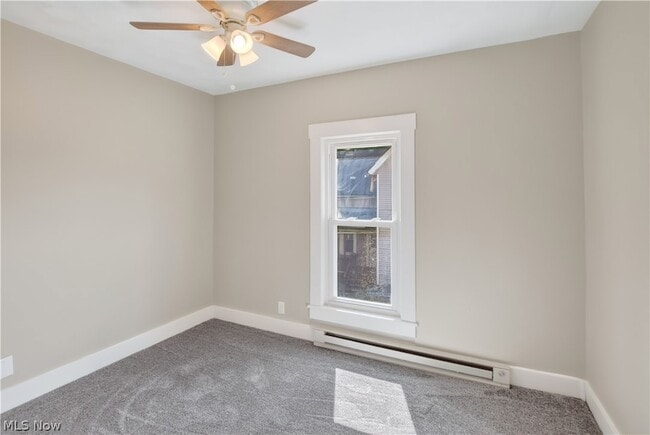Building Photo - 127 4th St
