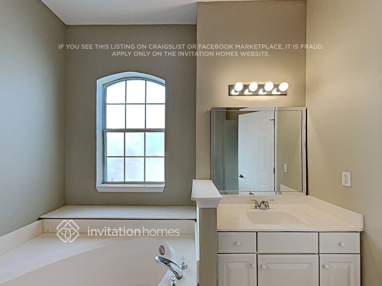 Building Photo - 1896 Bluebonnet Way