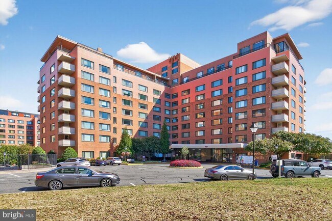 Building Photo - 1011 Arlington Blvd