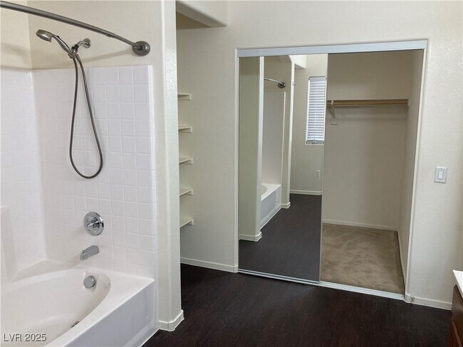 Building Photo - 6237 Clapton Way