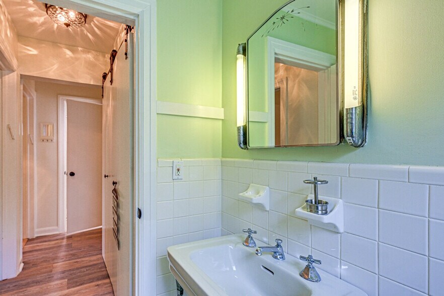 Building Photo - 518 Cortlandt Ave