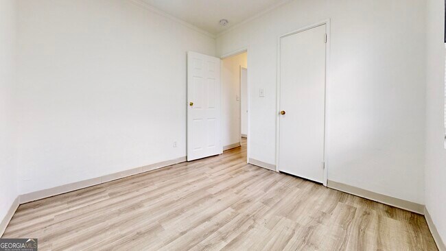 Building Photo - 526 Ware St