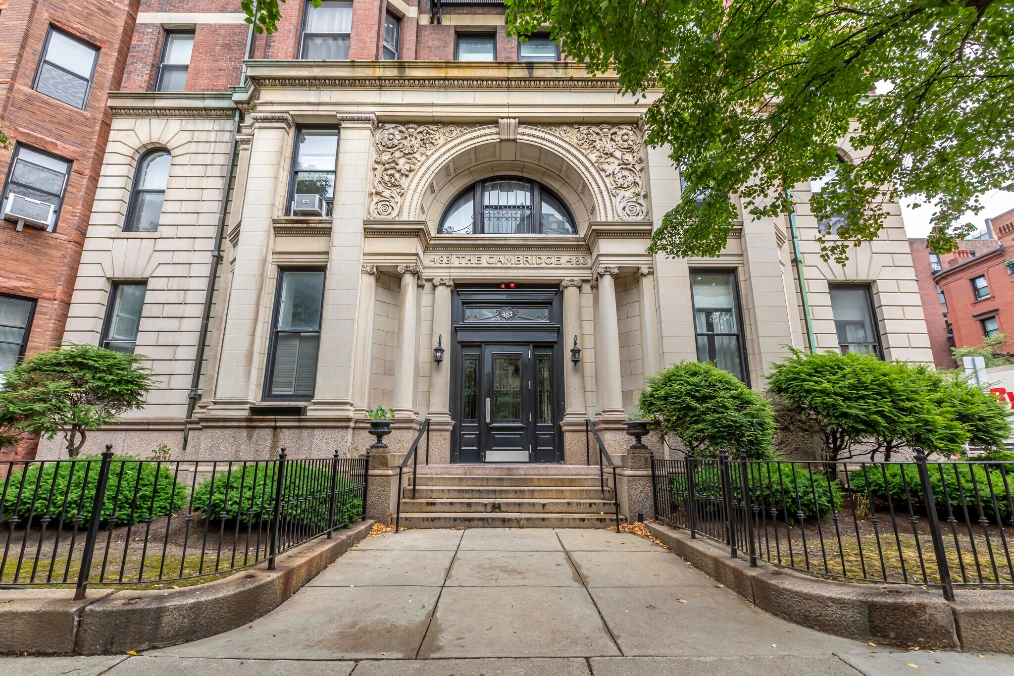 Building Photo - 483 Beacon St