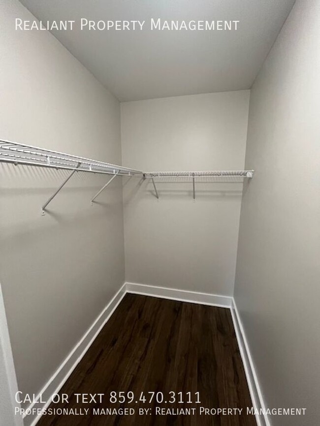 Building Photo - Completely Remodeled, 3 Bedroom, 3 bath ho...