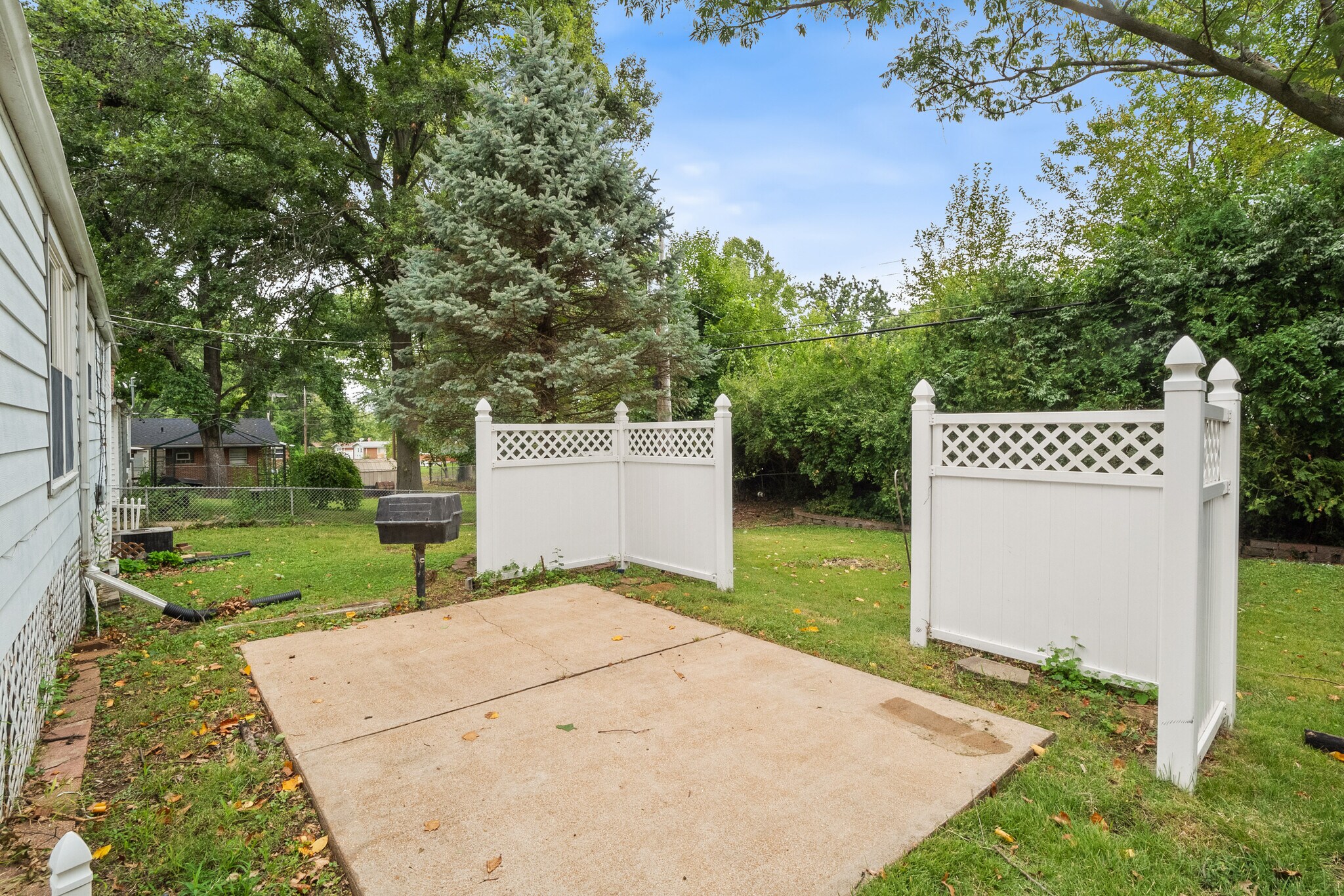 Patio are in back yard - 620 Saint Bernard Dr