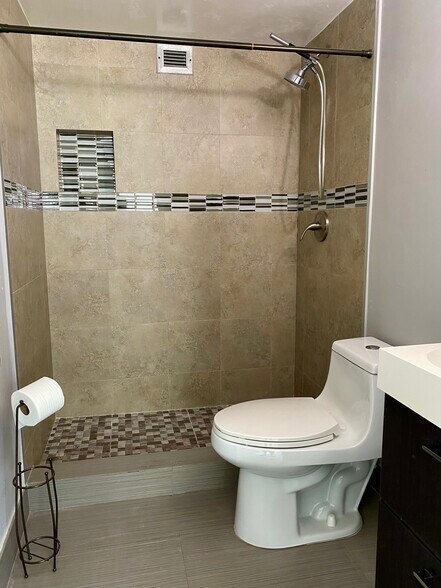 Building Photo - 999 Brickell Bay Dr