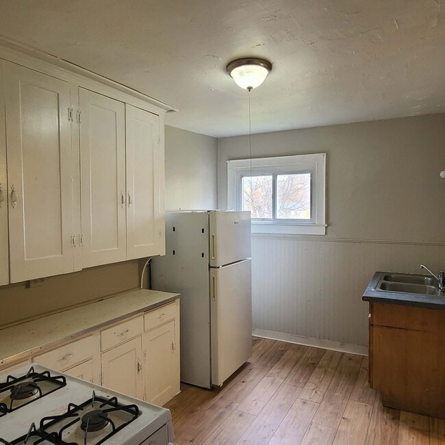 Building Photo - 82 Colfax St