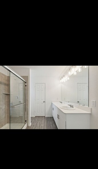 Building Photo - 4425 Benham Dr