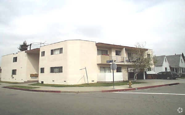 Building Photo - 3357 Oakhurst Ave.