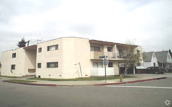 Building Photo - Oakhurst Apartments