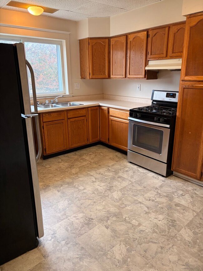 Building Photo - 2-Story 4 Bed/2 Bath Home with Basement & W/D