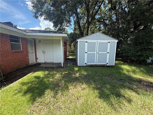 Building Photo - 2308 Crestwood Cir