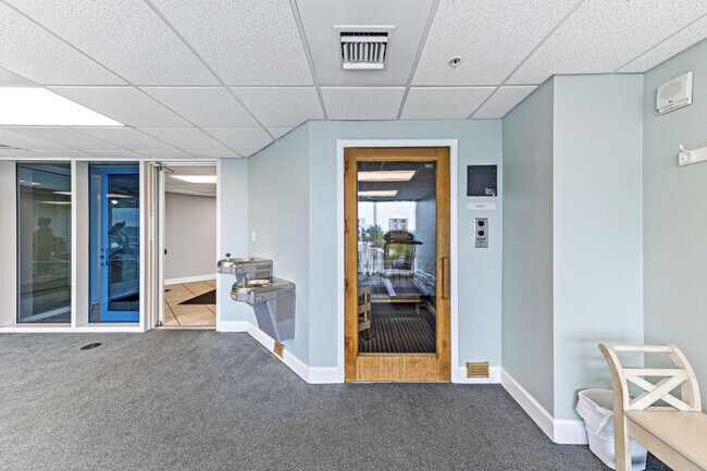 Building Photo - 1524 W Beach Blvd