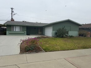 Building Photo - Mid century 4+2 bedroom house near Ventura College