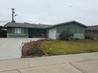 Building Photo - Mid century 4+2 bedroom house near Ventura College