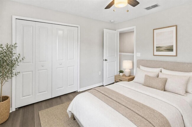 Building Photo - 15504 Florence Hollow Pl